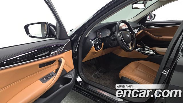 BMW 5-Series 2020 — photo 13