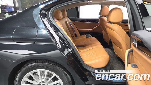 BMW 5-Series 2020 — photo 17