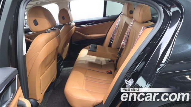 BMW 5-Series 2020 — photo 18