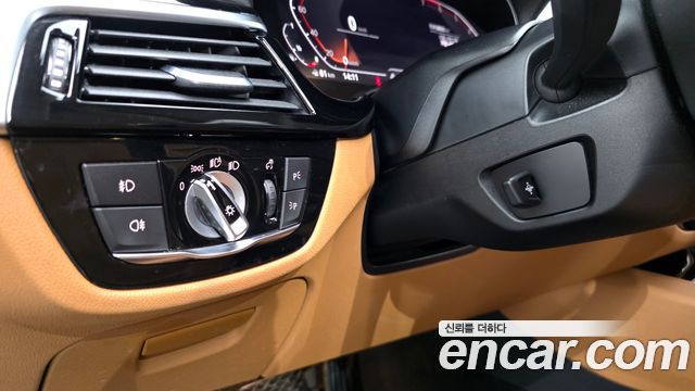 BMW 5-Series 2020 — photo 26