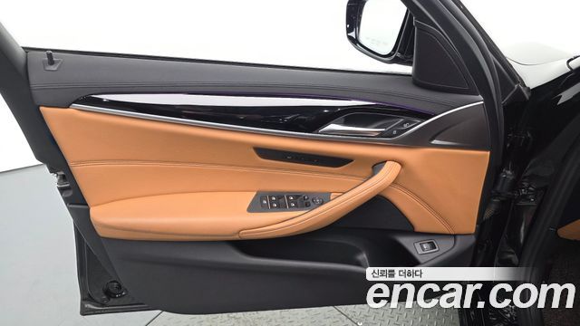 BMW 5-Series 2020 — photo 14