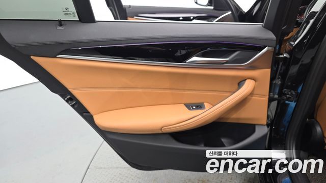 BMW 5-Series 2020 — photo 15