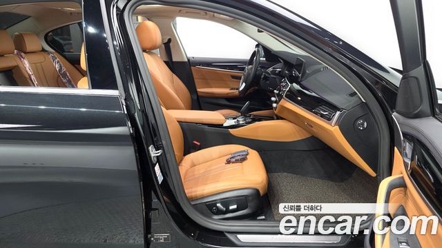 BMW 5-Series 2020 — photo 16