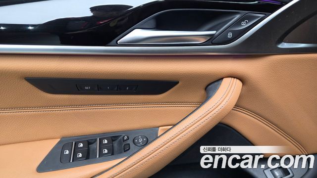 BMW 5-Series 2020 — photo 28