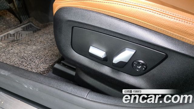 BMW 5-Series 2020 — photo 31