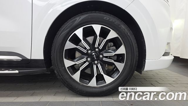 Kia Canival 2023 — photo 5