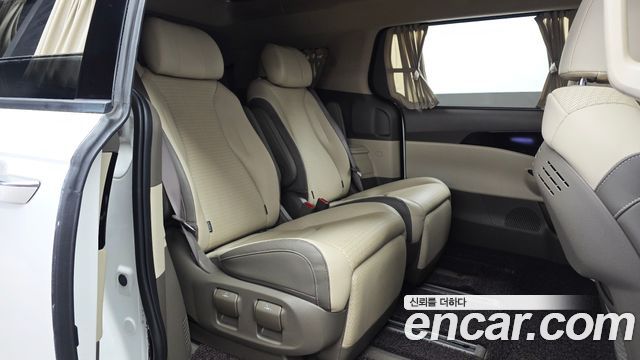 Kia Canival 2023 — photo 17