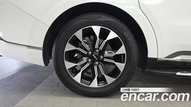 Kia Canival 2023 — photo 7