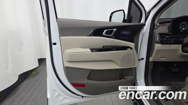 Kia Canival 2023 — photo 14
