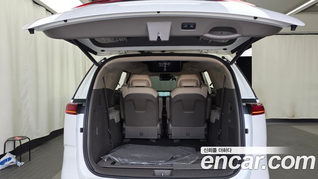 Kia Canival 2023 — photo 29