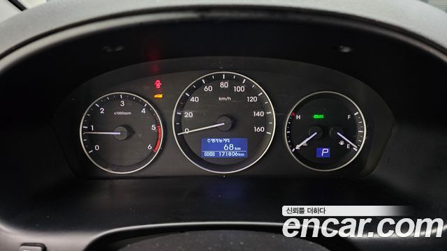 Hyundai Starex 2017 — photo 11