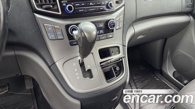 Hyundai Starex 2017 — photo 12