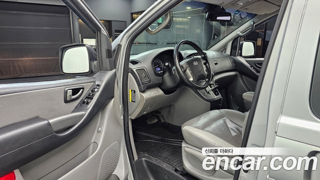 Hyundai Starex 2017 — photo 13