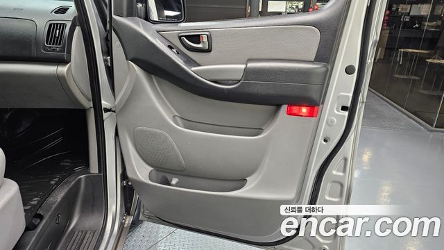 Hyundai Starex 2017 — photo 15