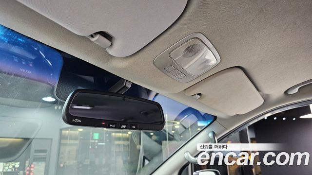 Hyundai Starex 2017 — photo 28