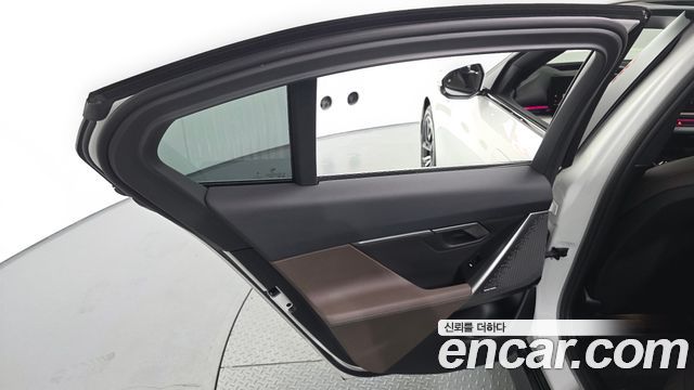 BMW 5-Series 2025 — photo 15