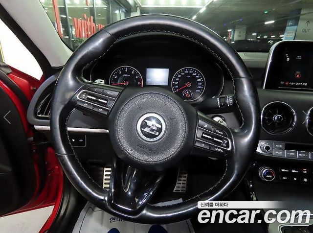 Kia Stinger 2018 — photo 8