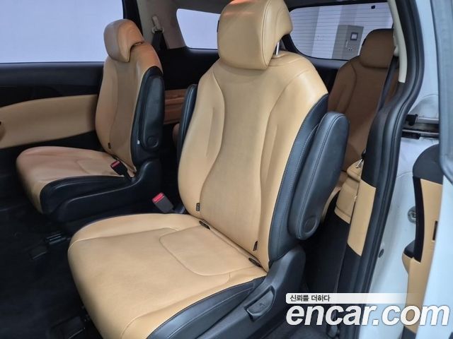 Kia Canival 2023 — photo 15