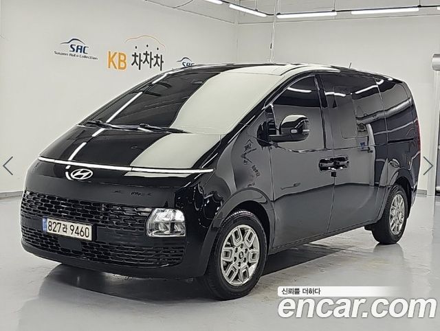 Hyundai Staria 2025 — photo 1