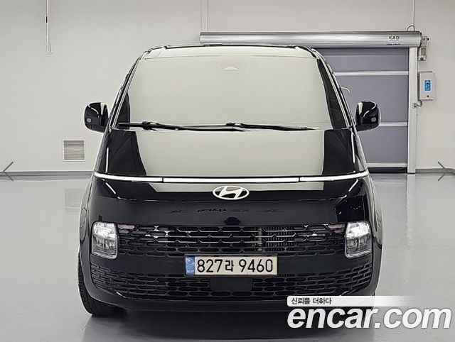 Hyundai Staria 2025 — photo 2