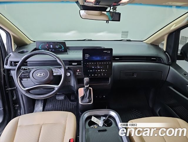 Hyundai Staria 2025 — photo 7
