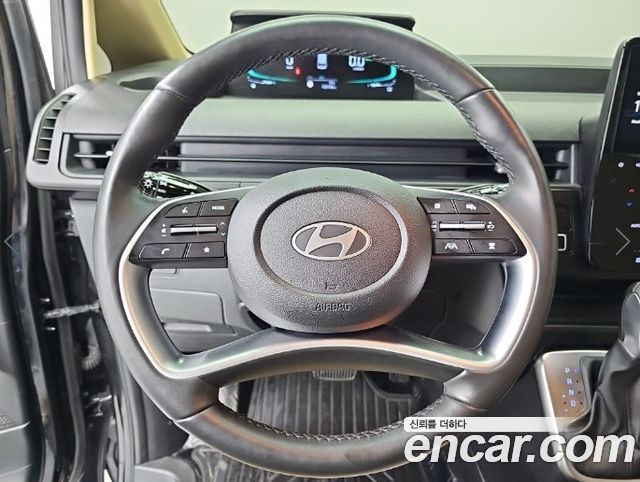 Hyundai Staria 2025 — photo 9