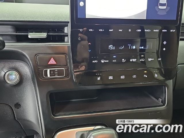 Hyundai Staria 2025 — photo 10