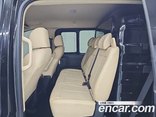 Hyundai Staria 2025 — photo 12
