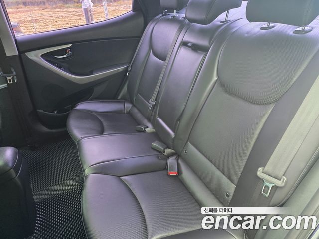 Hyundai AVANTE 2013 — photo 9