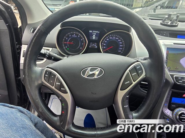 Hyundai AVANTE 2013 — photo 15