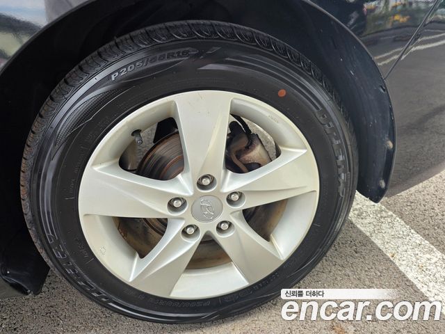 Hyundai AVANTE 2013 — photo 16