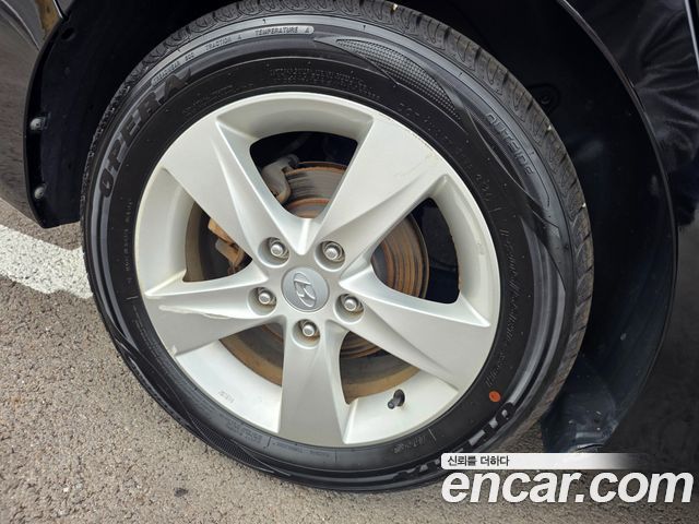 Hyundai AVANTE 2013 — photo 19
