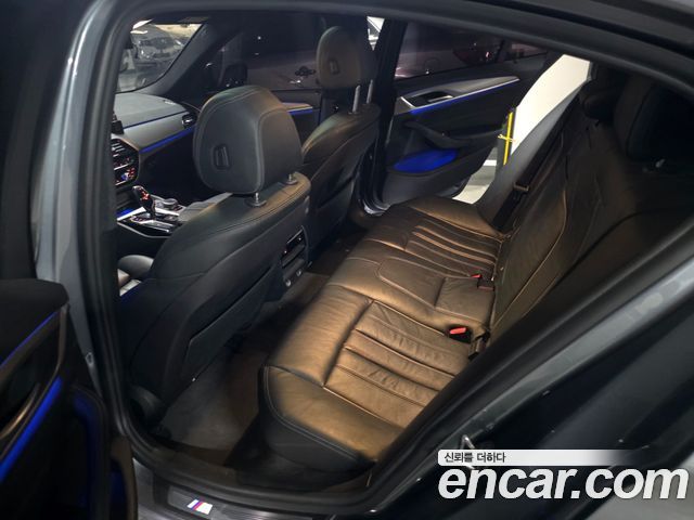 BMW 5-Series 2017 — photo 10