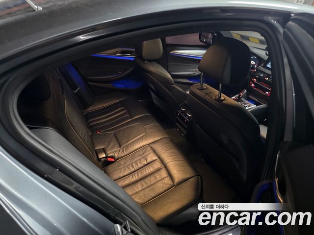 BMW 5-Series 2017 — photo 11