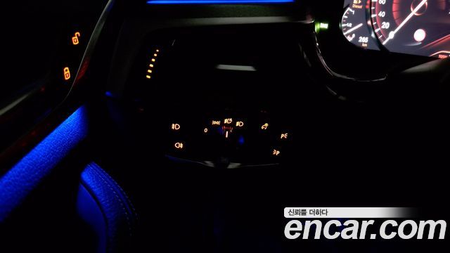 BMW 5-Series 2017 — photo 14