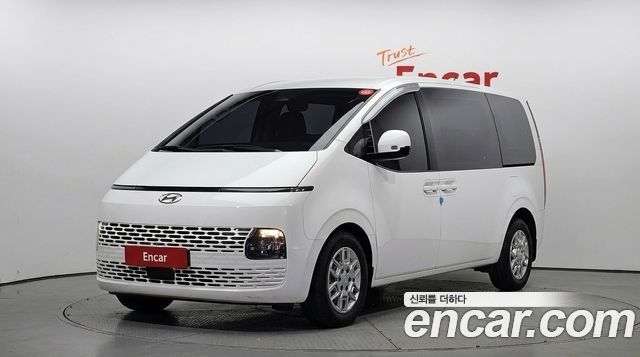 Hyundai Staria 2024 — photo 1