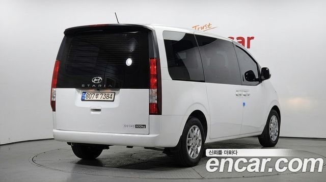 Hyundai Staria 2024 — photo 2