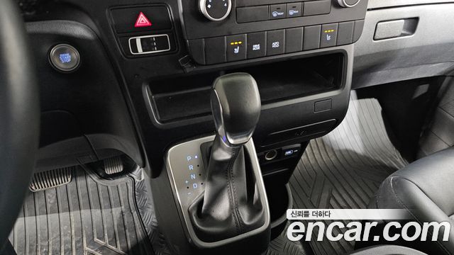 Hyundai Staria 2024 — photo 9