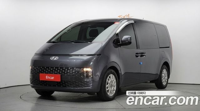 Hyundai Staria 2025 — photo 1