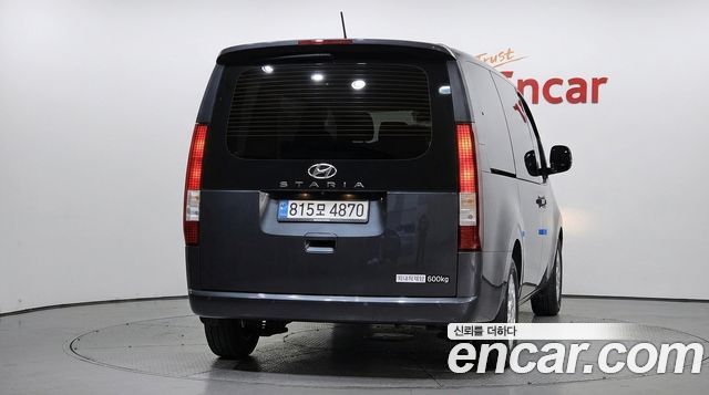 Hyundai Staria 2025 — photo 4