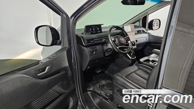 Hyundai Staria 2025 — photo 10