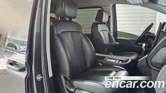 Hyundai Staria 2025 — photo 11