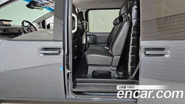Hyundai Staria 2025 — photo 12