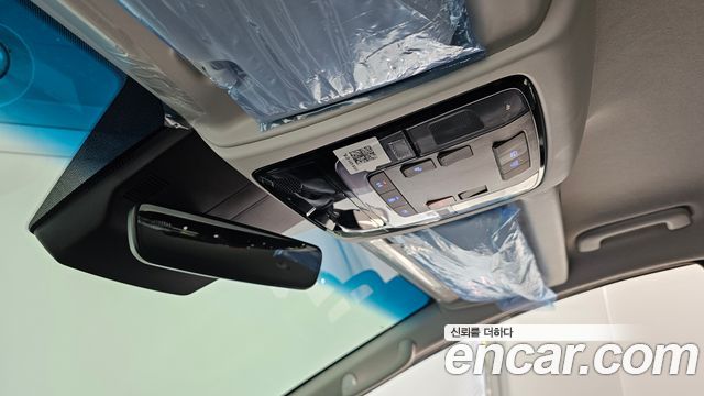 Hyundai Staria 2025 — photo 17