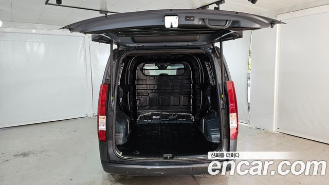 Hyundai Staria 2025 — photo 20