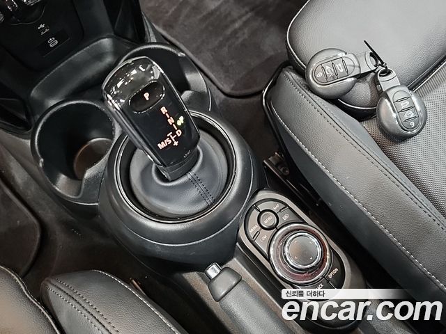 Mini Cooper 2023 — photo 9