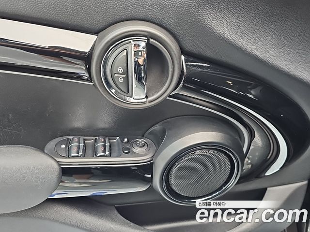 Mini Cooper 2023 — photo 17