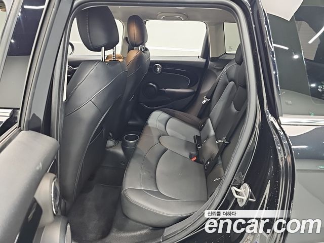 Mini Cooper 2023 — photo 18