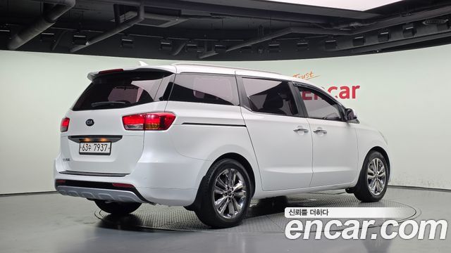 Kia Canival 2015 — photo 2