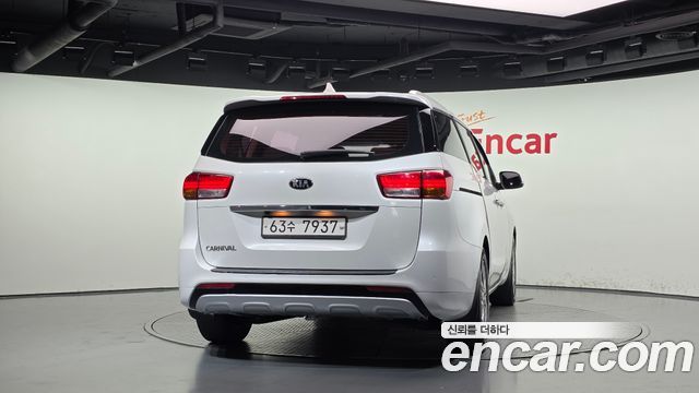 Kia Canival 2015 — photo 4